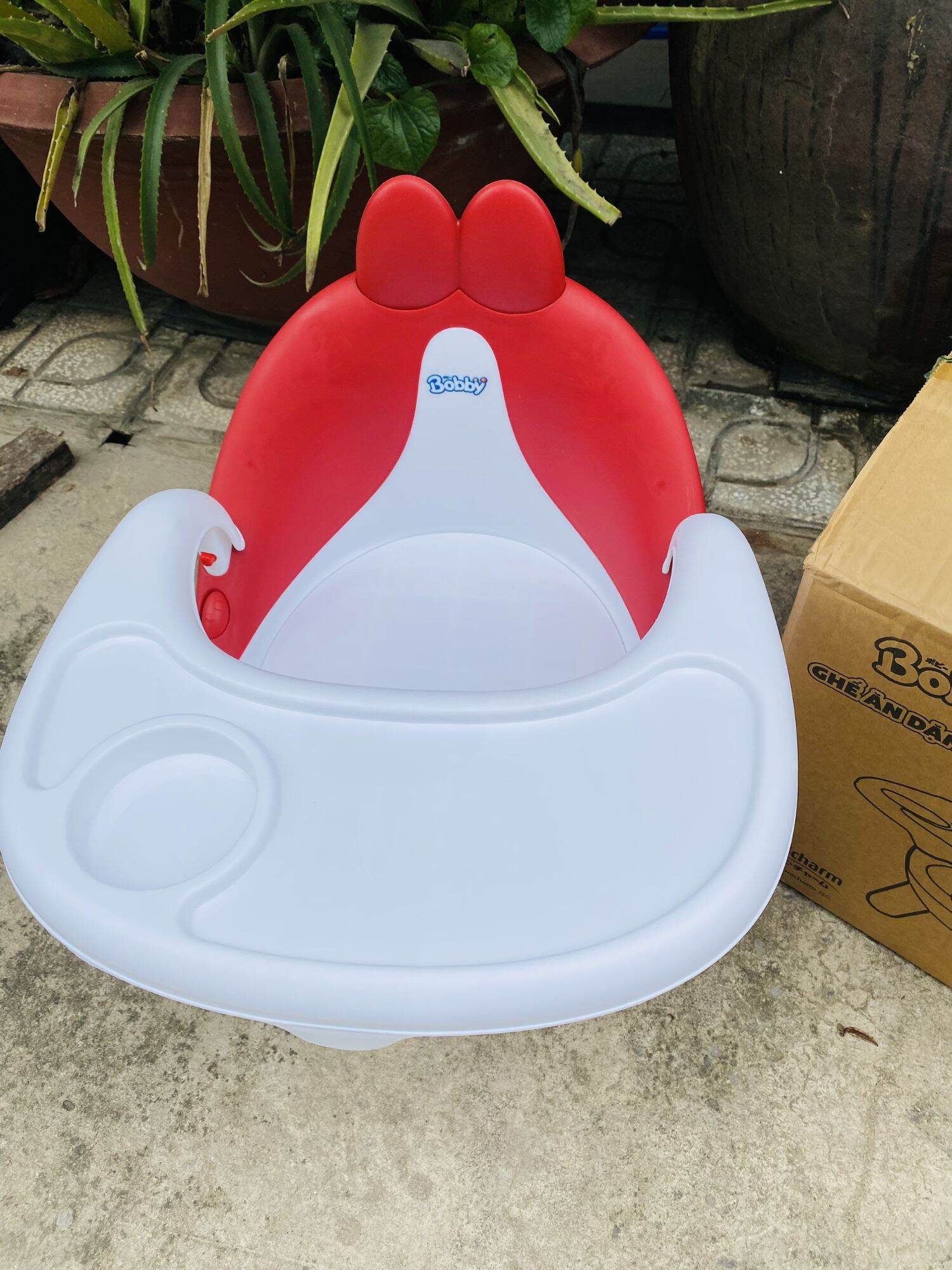 Ghế ăn dặm cho bé quà tặng từ bobby