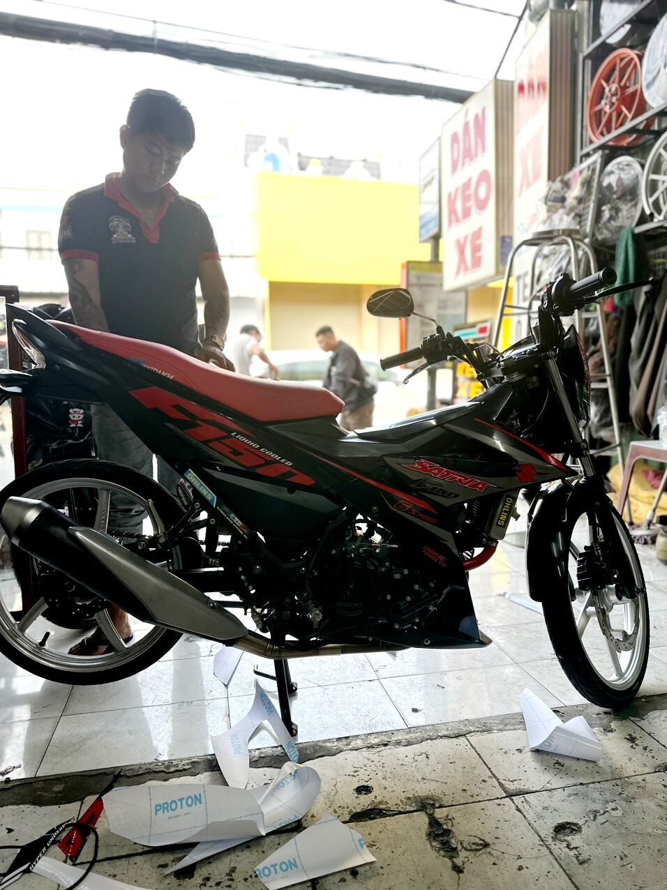 Tem rời Satria zin đỏ đen