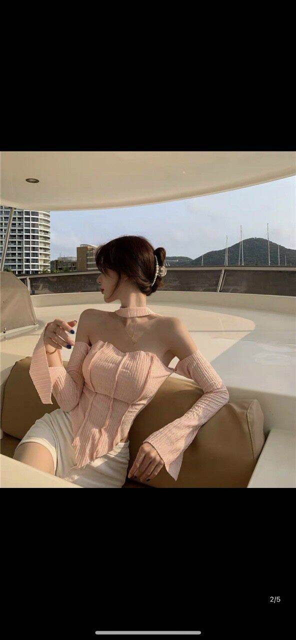 Áo kiểu phong cách tay dài kèm choker