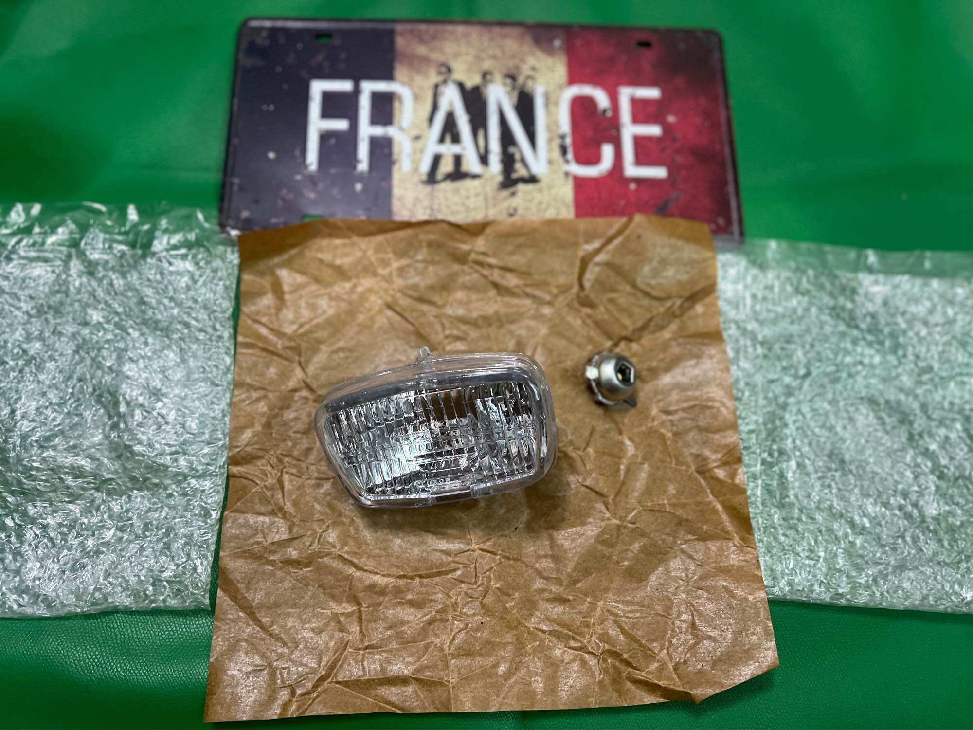 Mobylette bộ choá kiếng đèn trước dành cho Mobylette AV42 AV44