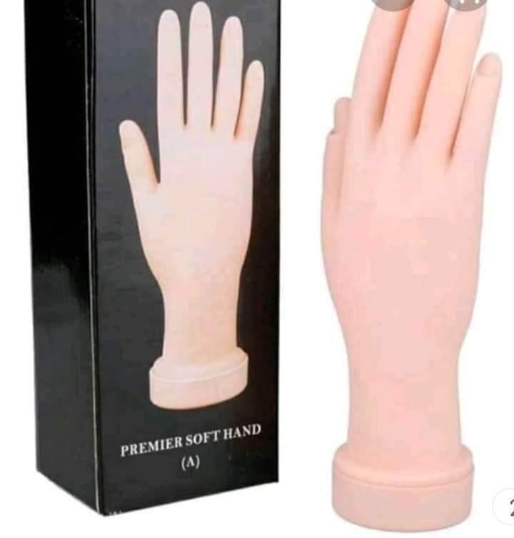 Bàn tay giả silicon tập làm nail