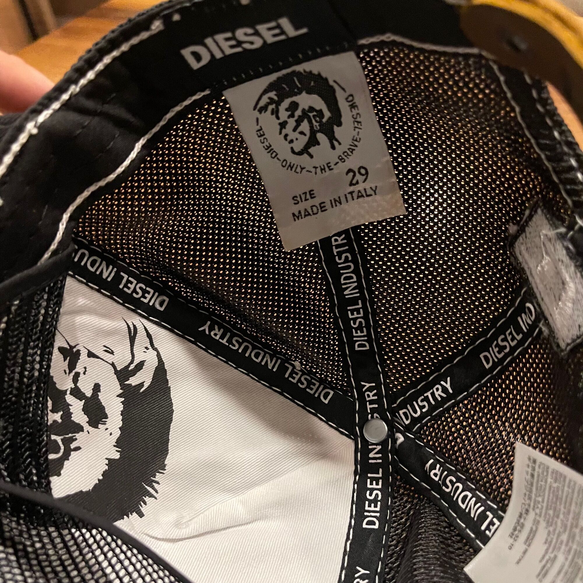 Nón kết/Mũ lưỡi trai logo Diesel