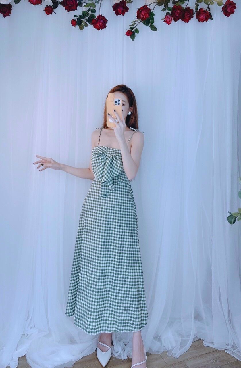 Đầm hai dây caro cột vai có nơ ngực chất vải lụa