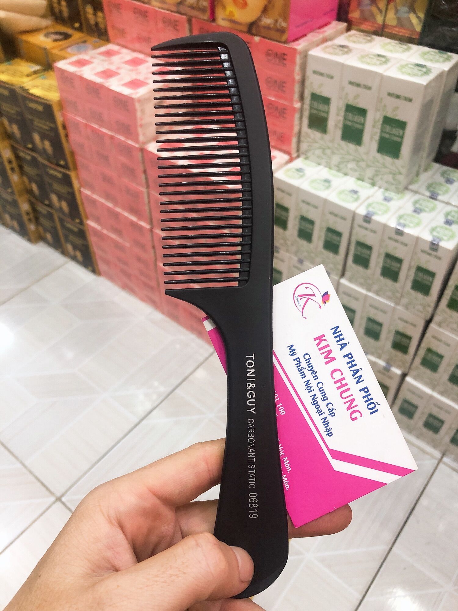 Lược nhựa cứng Toni & Guy cao cấp