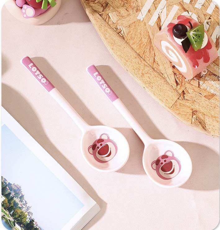 Muỗng sứ Gấu Dâu Lotso