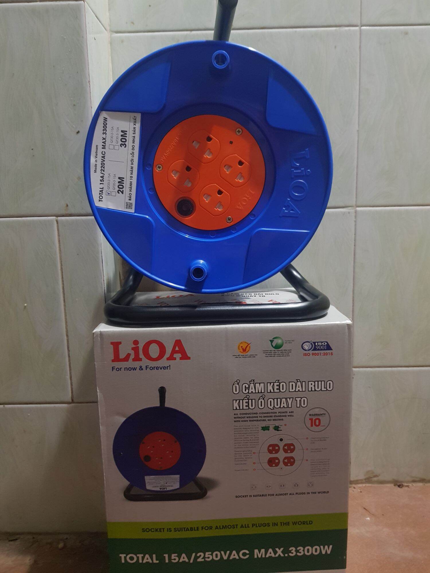 Ổ cắm Rulo LIOA QT20-2-15A ( 20m dây ) đa năng  quay tay ( Bảo vệ quá tải bằng CB mẫu mới)