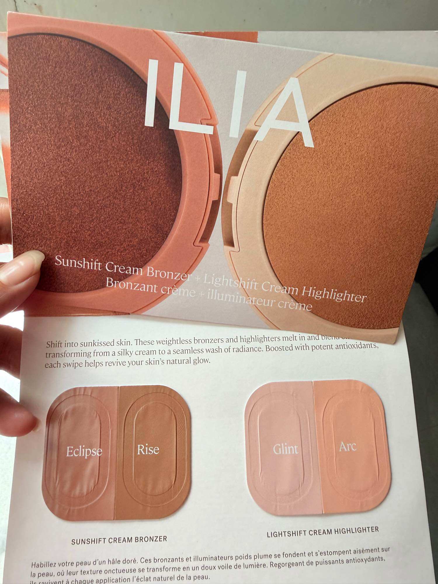 ILIA Sunshift Cream Bronzer Lightshift Cream Highlighter - Bronzing cream highlighter, 2 màu, phù hợp cho da tự nhiên.