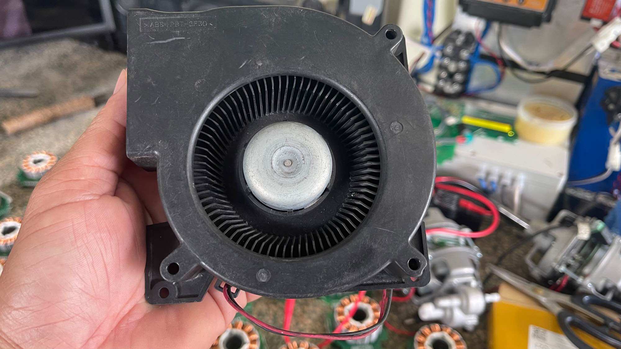Quạt Sò không than Servo 24v-0.5A(12v chạy ok luôn nhé)