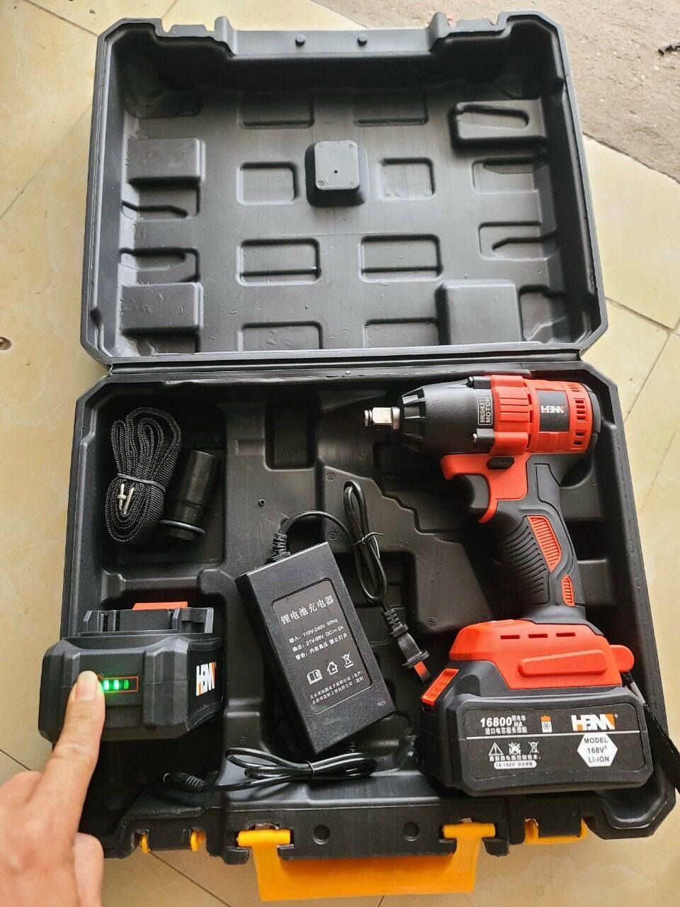 MÁY SIẾT ỐC BULÔNG NỘI ĐỊA  HÃNG HBM 168V pin khỏe