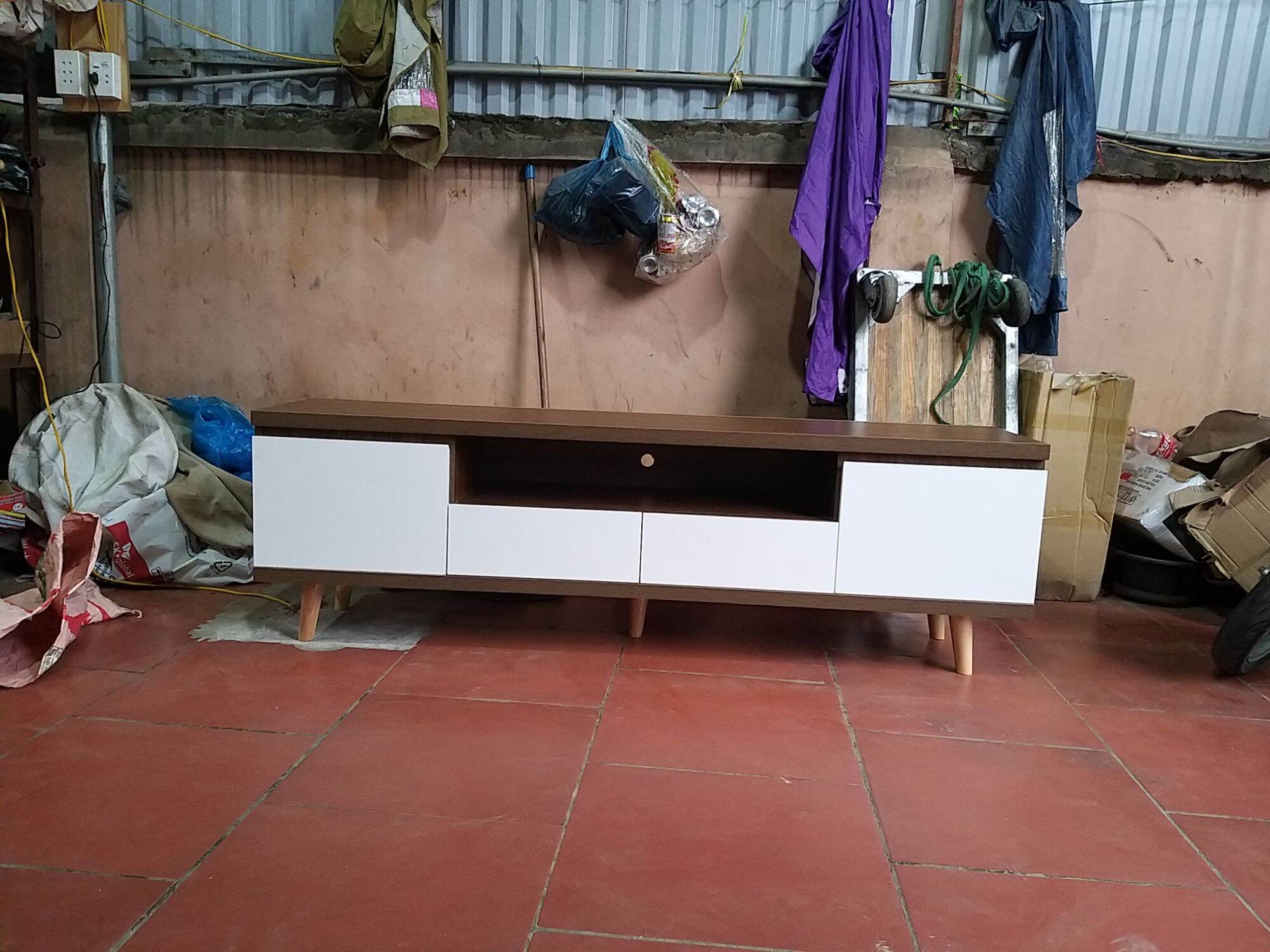 KỆ TI VI 1M6