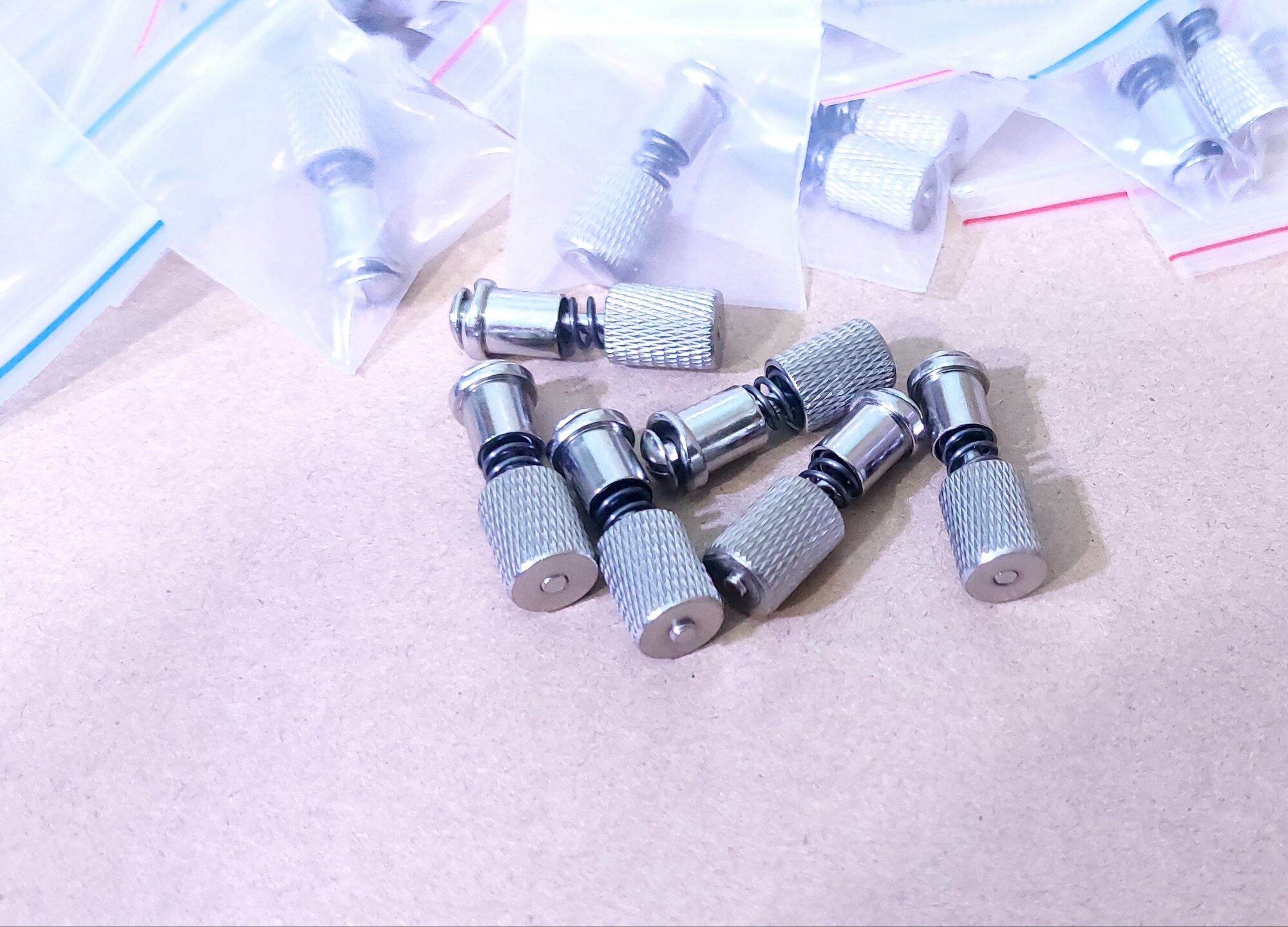 ốc bắt chân vịt máy may 1kim tiện lợi.