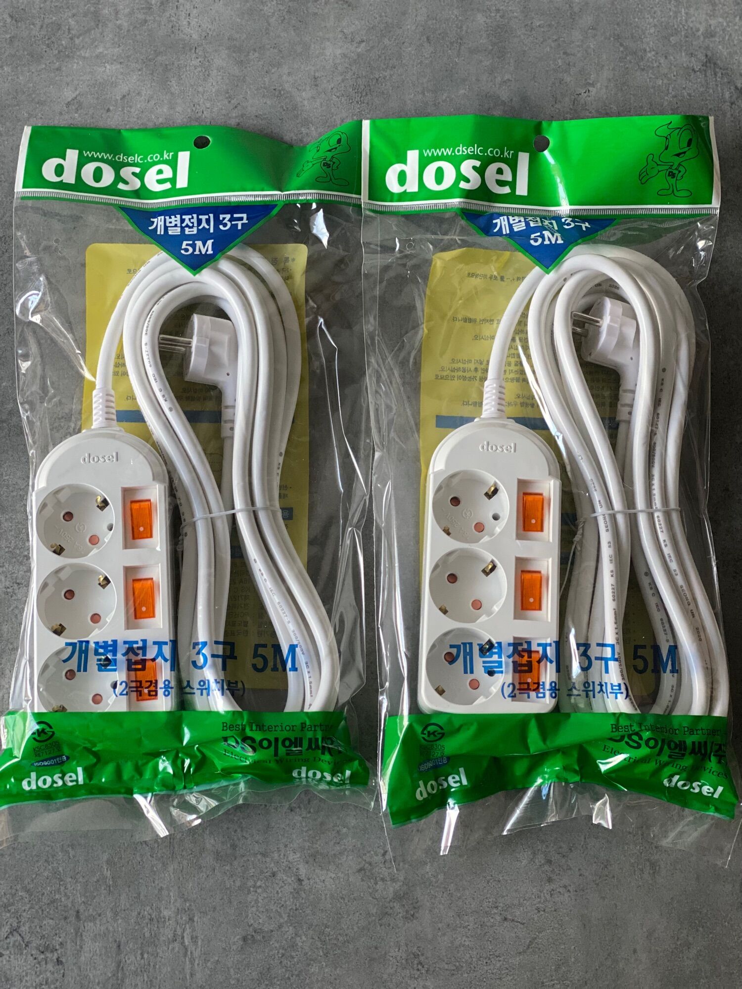 Ổ cắm điện Hàn Quốc Dosel chống giật 3 lỗ với dây dài 5m