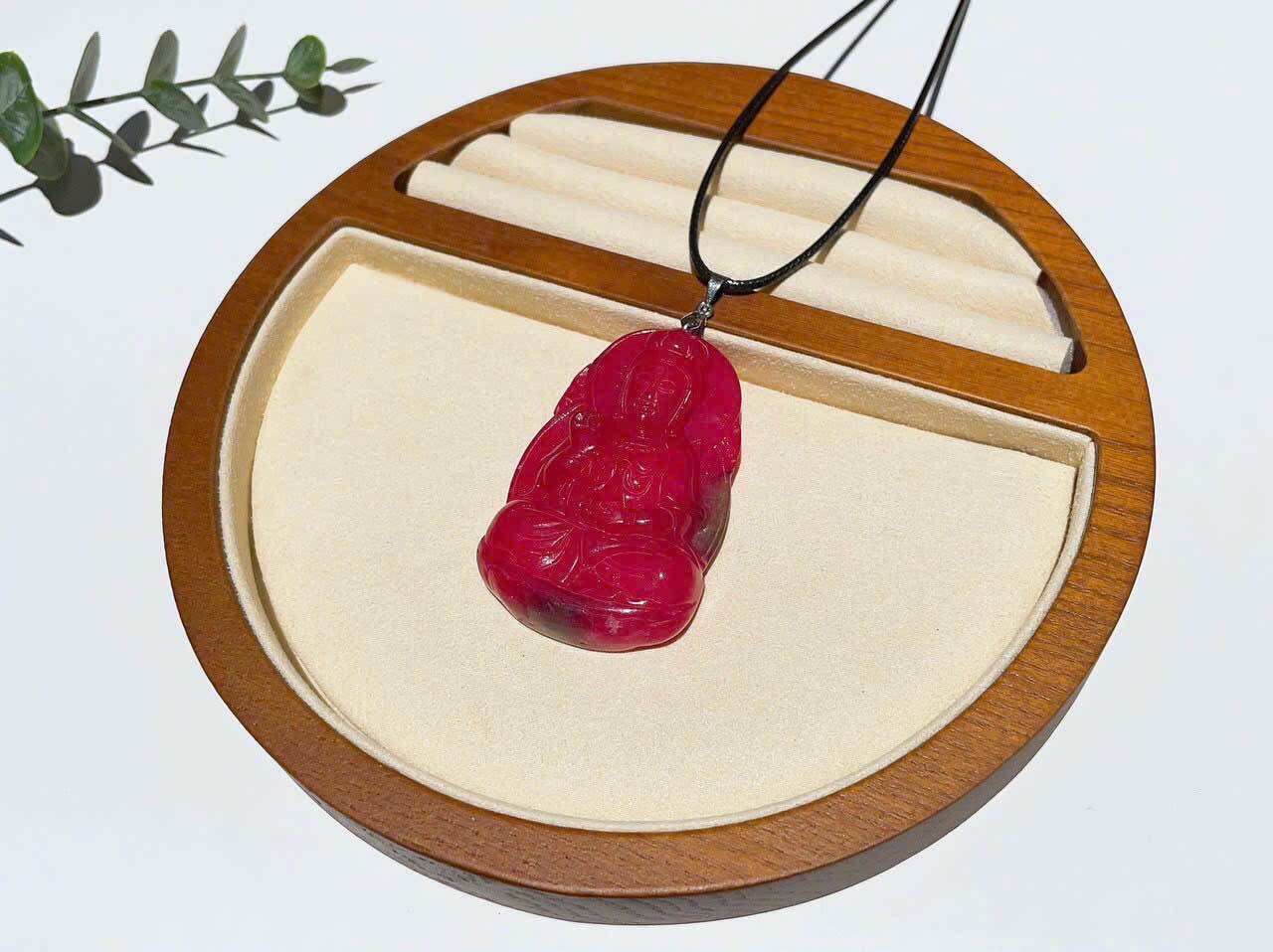 Mặt phật quan âm đá ruby phi rất đẹp