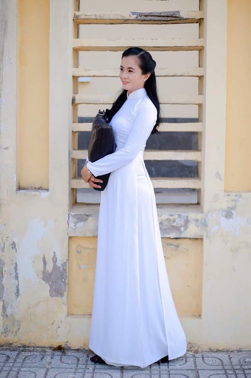 Áo dài trắng nữ sinh may sẵn kèm quần