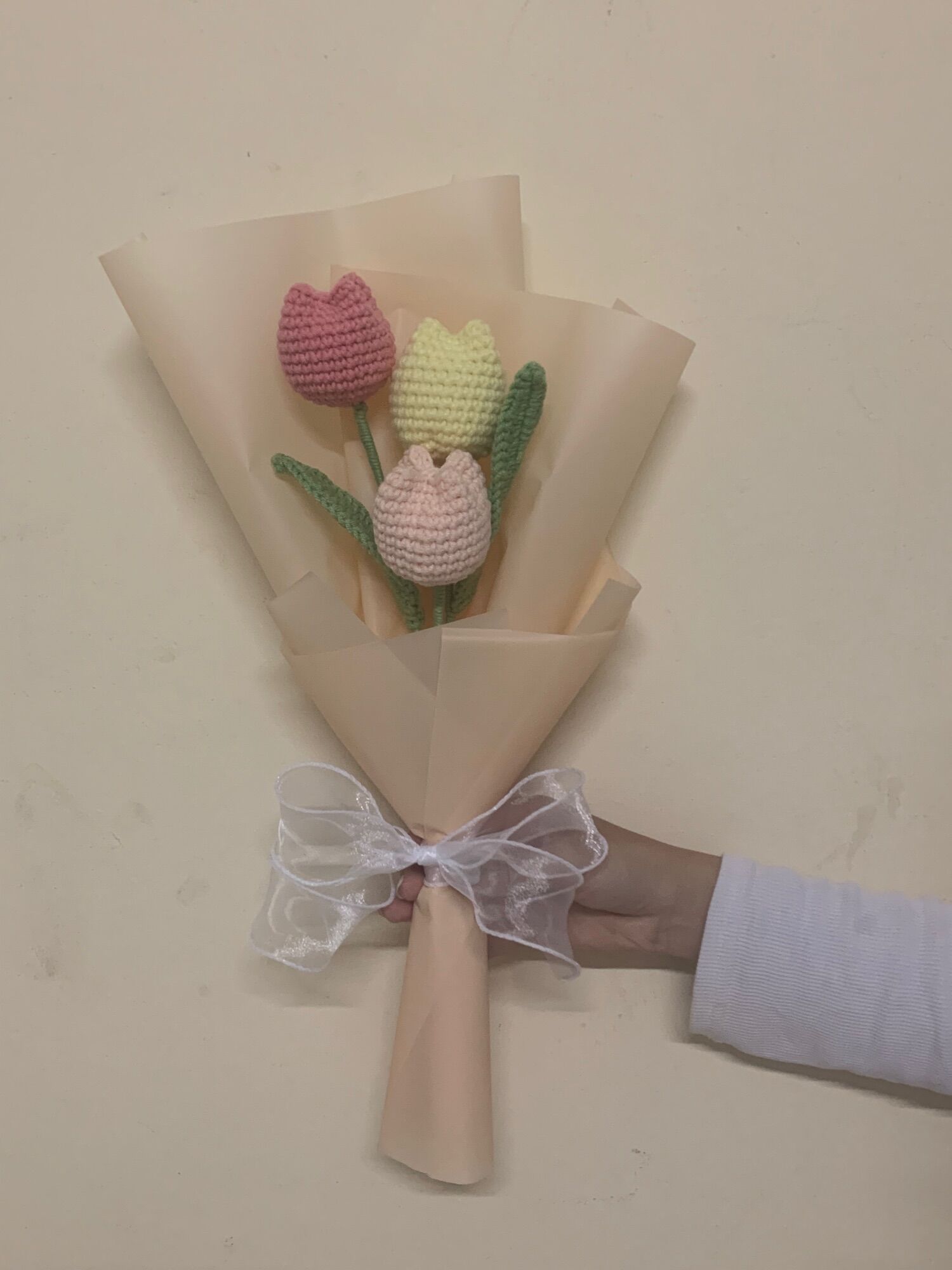 Bó hoa tulip len móc