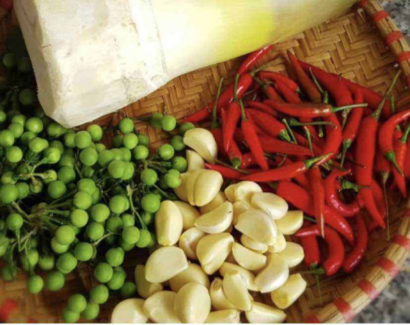 Măng tre ngâm tỏi ớt mắc mật - hộp 1kg