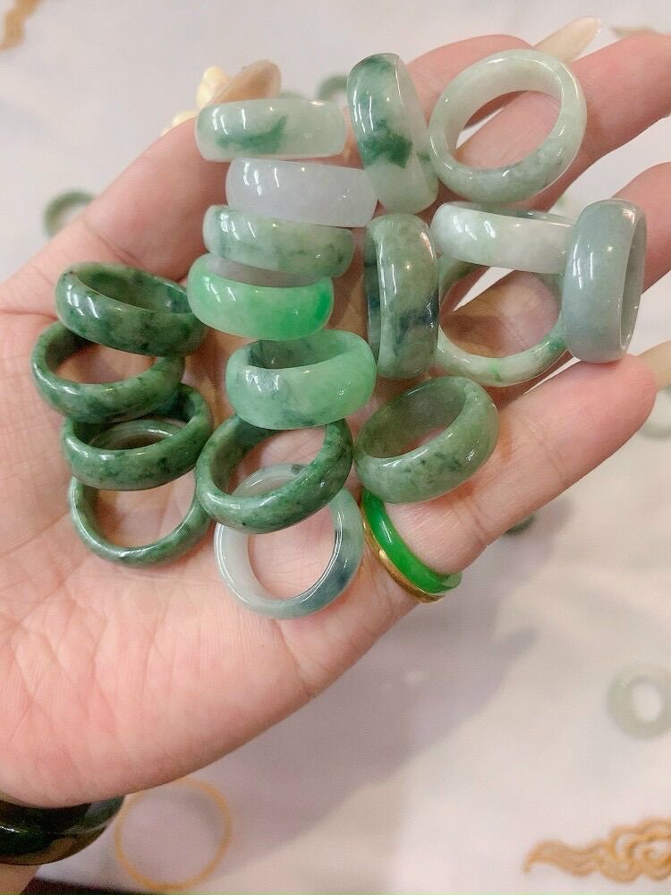 Nhẫn ngọc cẩm thạch thiên nhiên