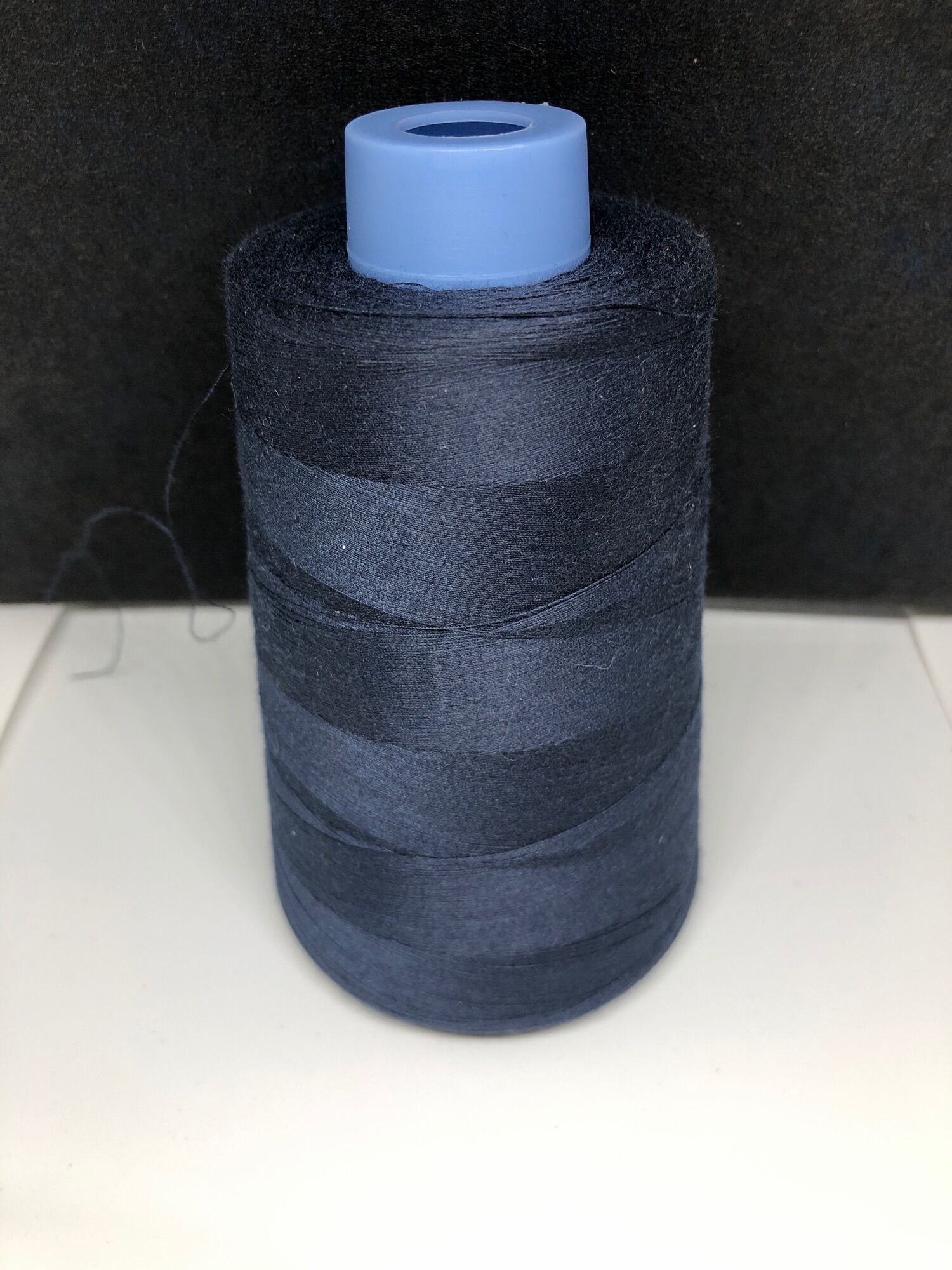 [HCM]Chỉ may màu xanh đen 40/2