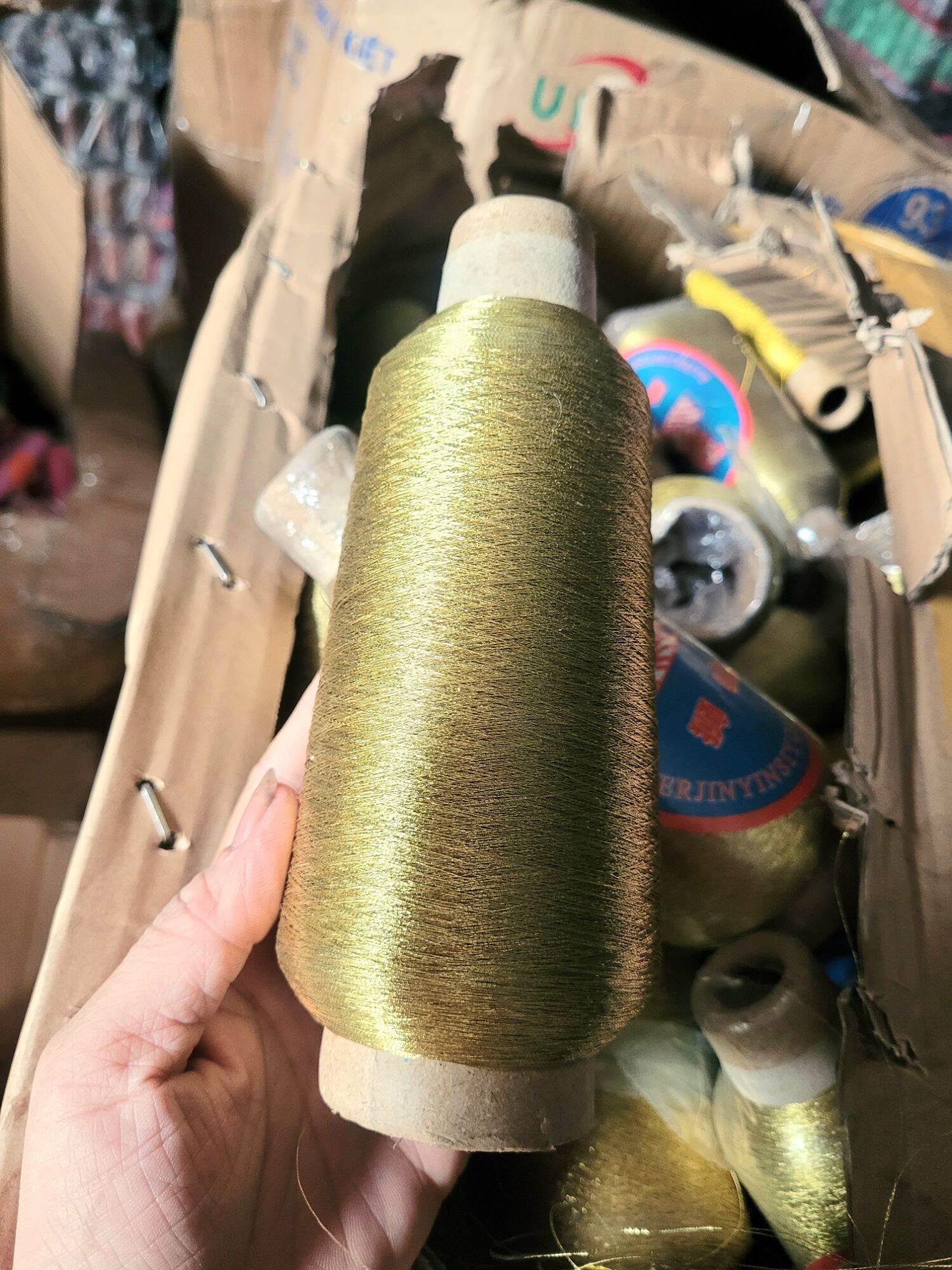 Chỉ kim tuyến ( dùng thêu vi tính thêu tay làm đồ hand made)
