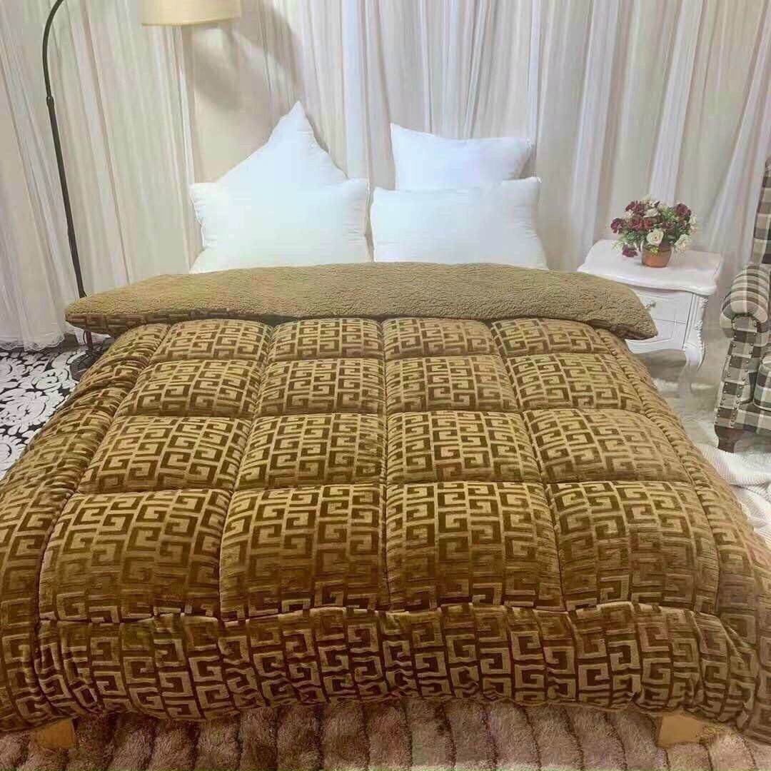 Chăn lông cừu chữ vạn cao cấp, hàng trần bông dày dặn 3 lớp nỉ nhung, bông gòn và lông cừu cực êm ấm, kích thước 2m3×2m, nặng 3,5kg (ảnh thật, chọn mẫu), đường may chắc chắn, thoải mái giặt máy, chăn êm, ấm, tạo giấc ngủ ngon, giá rẻ