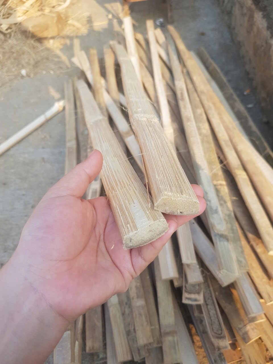 5 thanh tre chẻ sẵn, 1m, rộng 1,5 -2cm