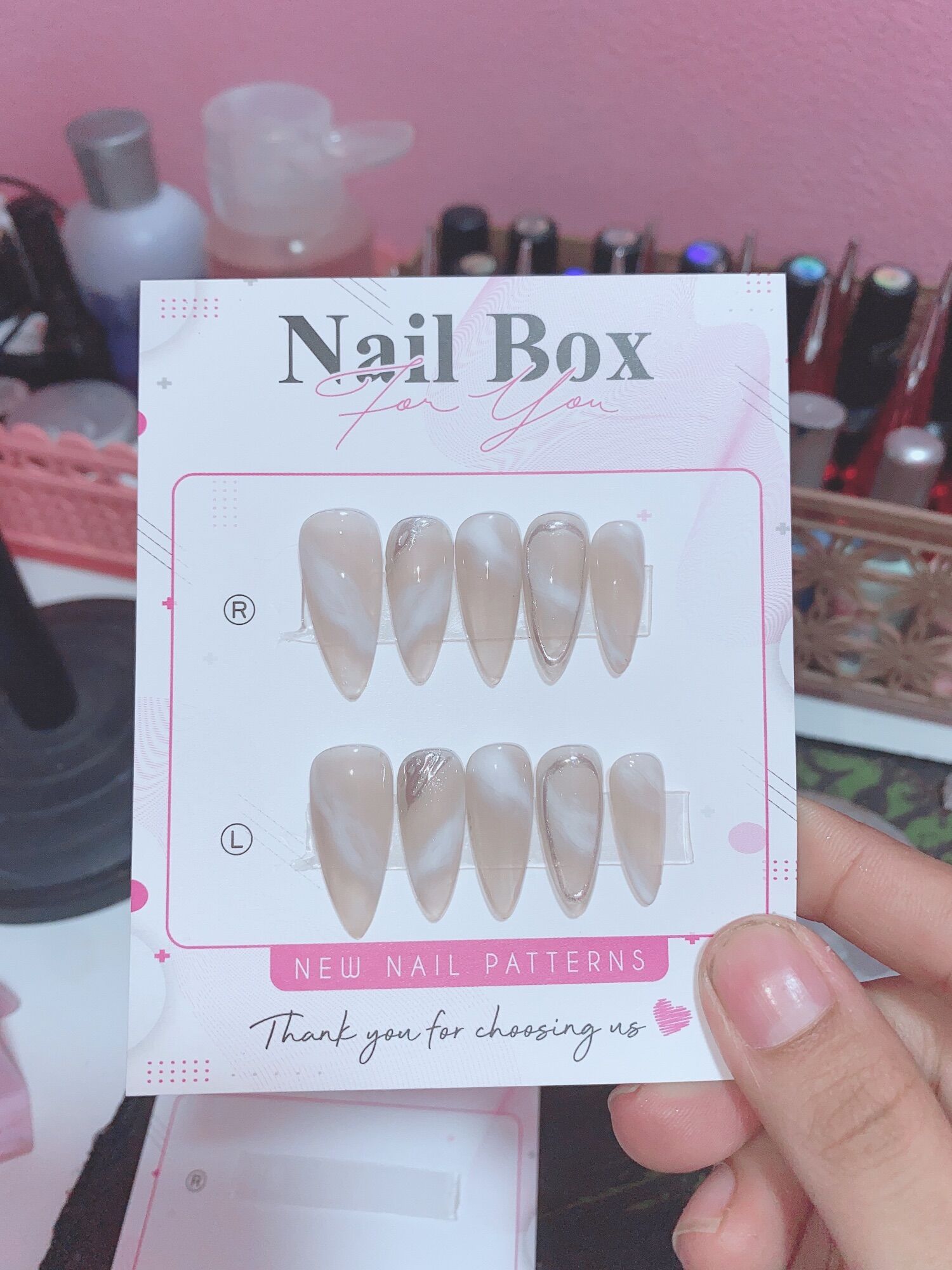 Nailbox thiết kế theo yêu cầu-mẫu nail tone thạch loang trắng tráng gương
