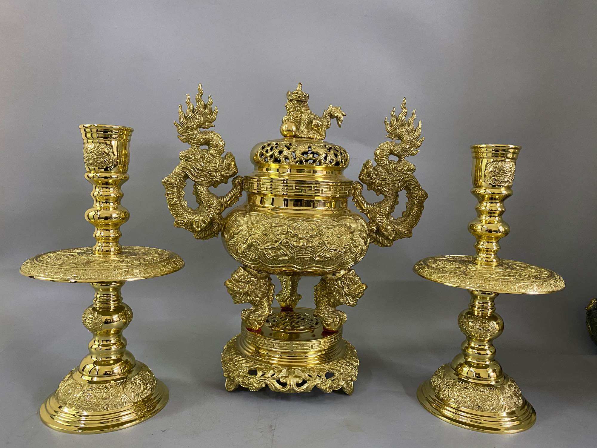 Bộ Đỉnh Thờ lư thờ bằng đồng nguyên chất cao 35cm đỉnh nến chân đèn cao cấp tam sự như hình đỉnh đồng thờ cúng