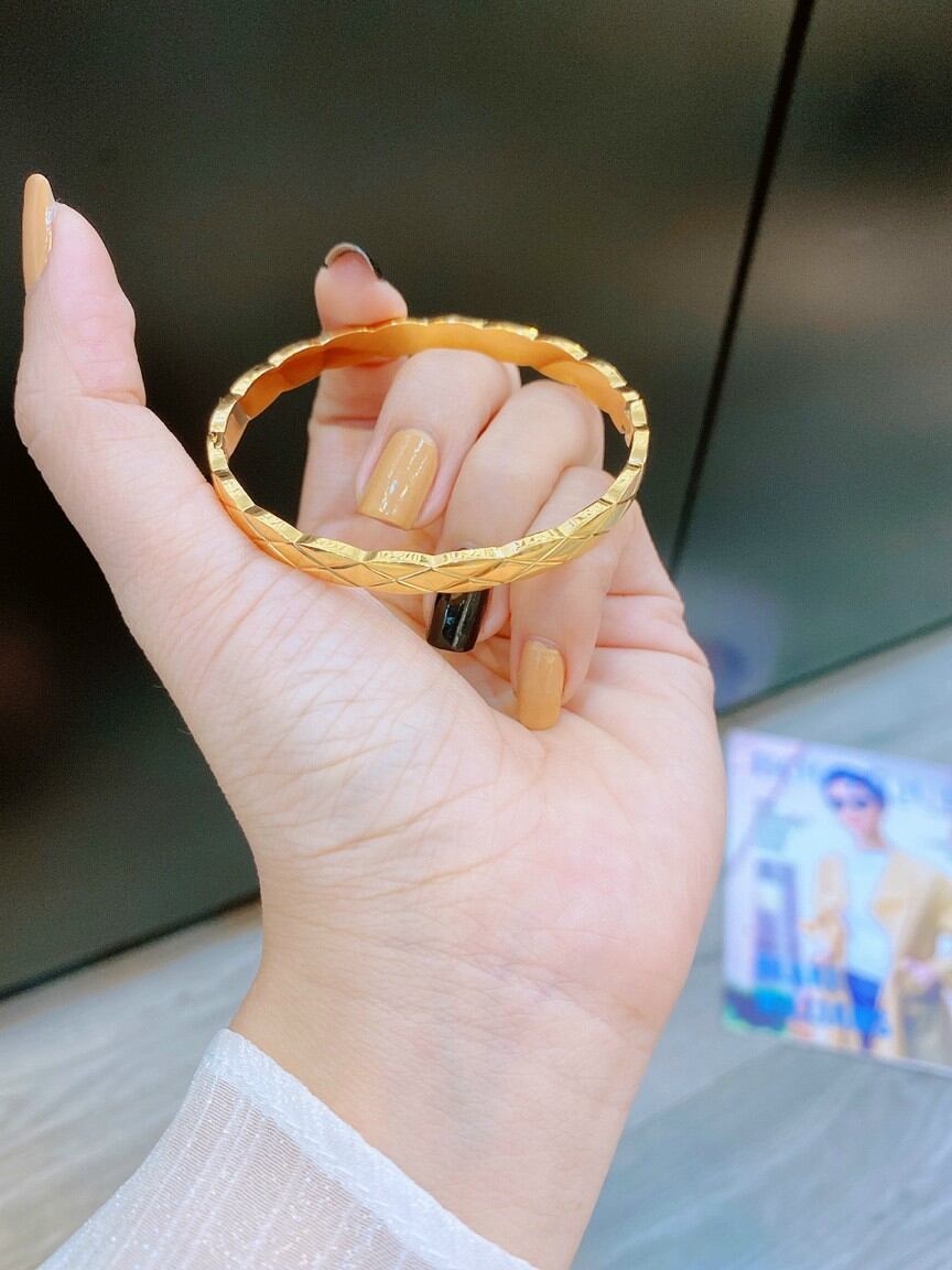 TT4972 - Vòng tay titan chạm X (màu vàng)