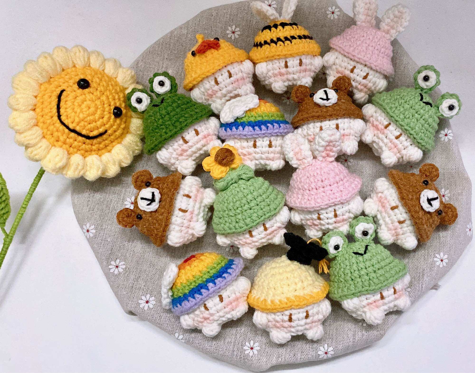 Móc khoá bé nấm mini handmade bằng len