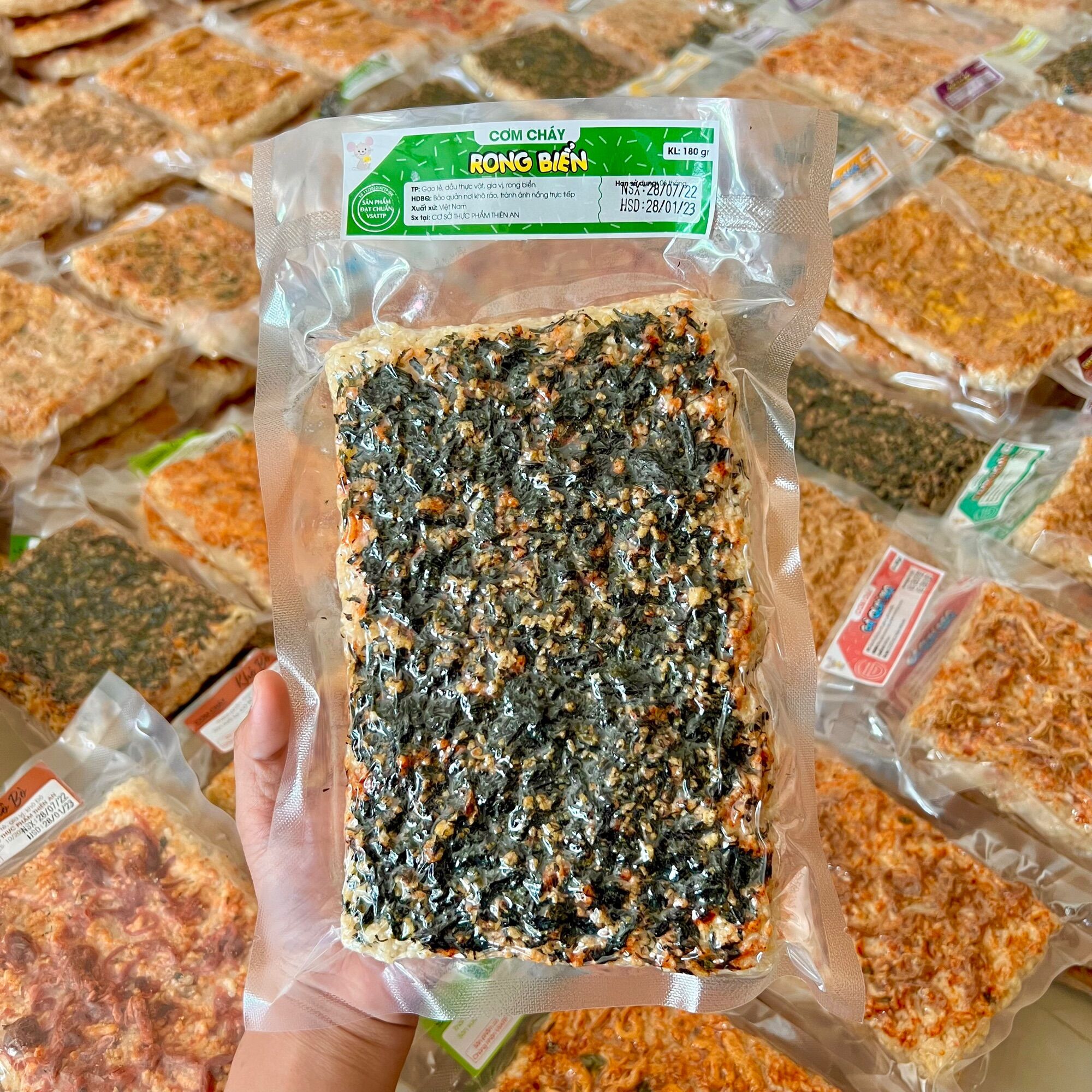 13 LOẠI CƠM CHÁY ĐẶC BIỆT 180G (Gạo Tẻ Giòn Tan Siêu Topping)