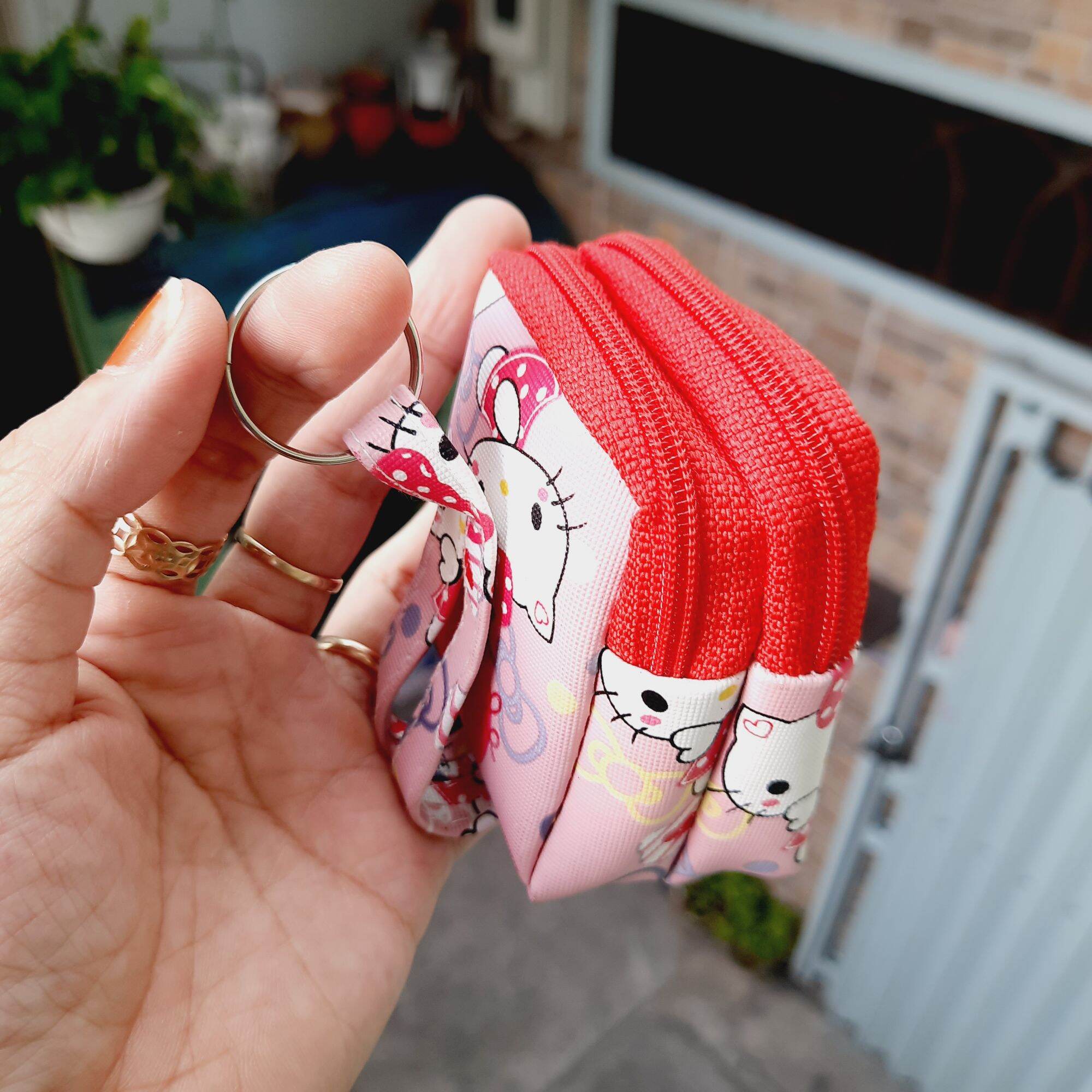 Móc khóa balô hình kitty có 3 ngăn đựng ( 8×7cm)