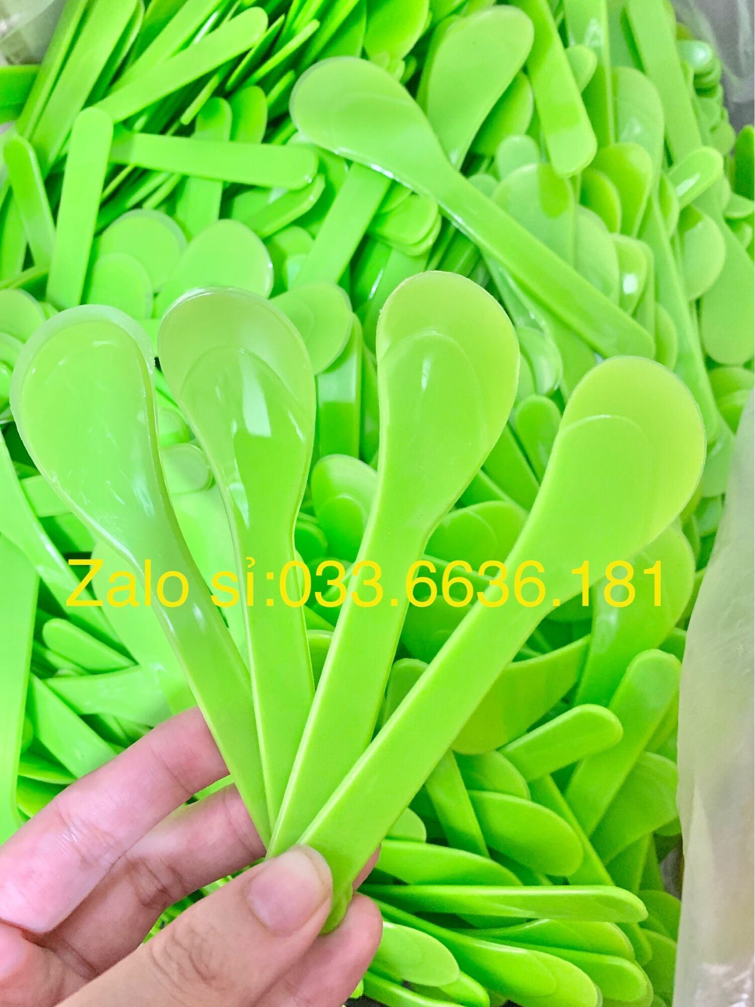 Que nhựa lớn,cây lấy kem,muỗng nhựa khuấy kem