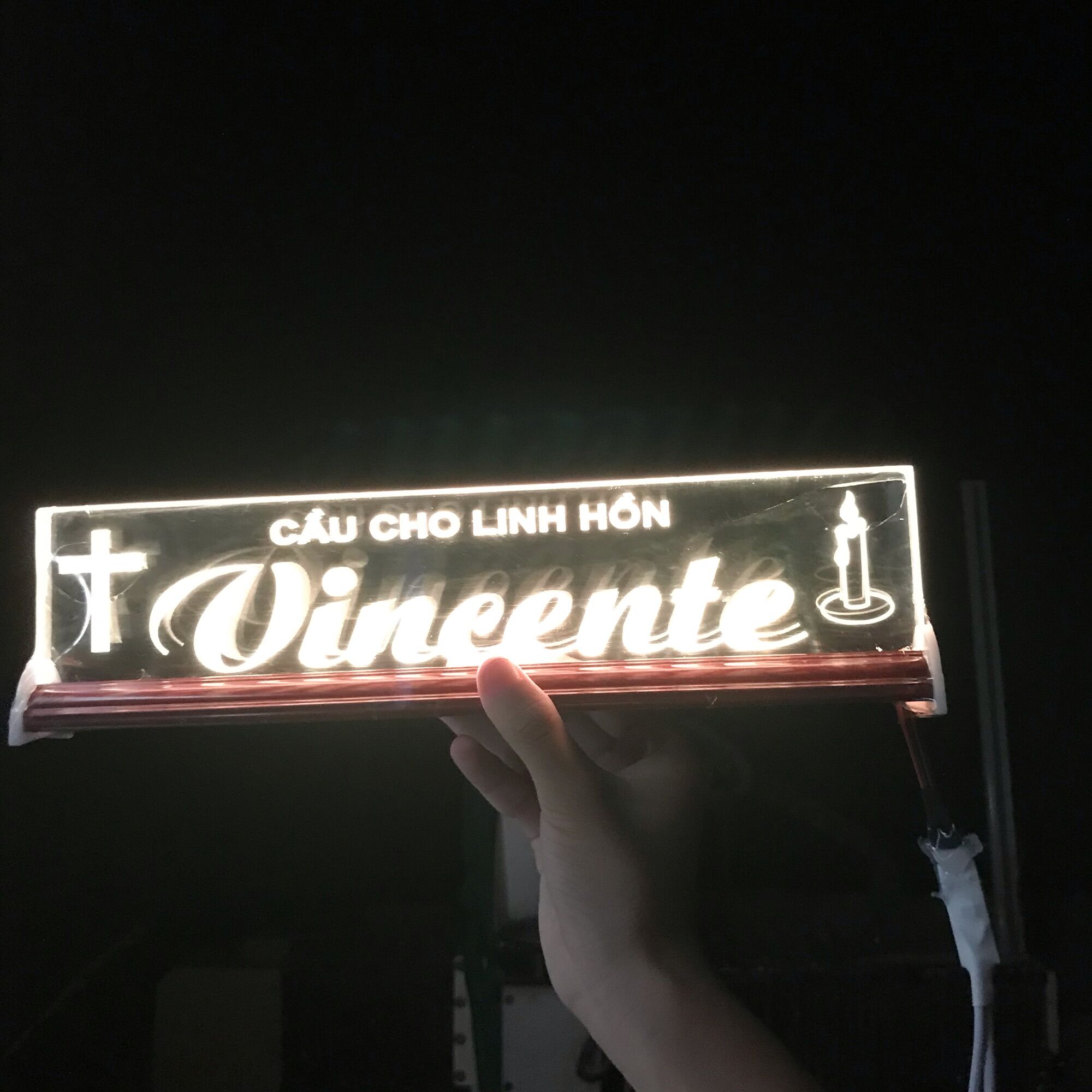 Chữ điện : CẦU CHO LINH HỒN VINCENTE (9x30cm) để bàn