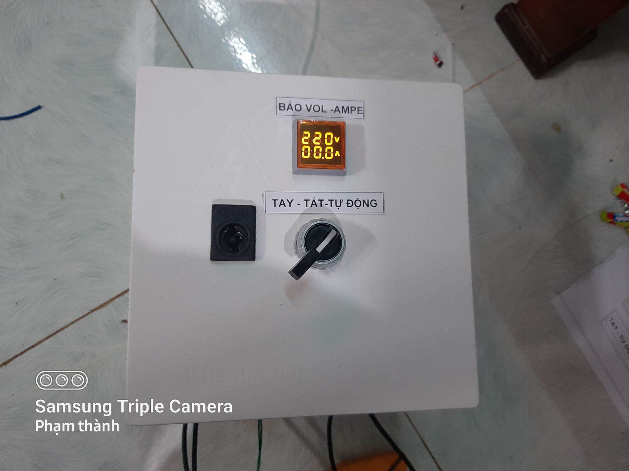 Tủ điều khiển bơm nước 12-24v an toàn