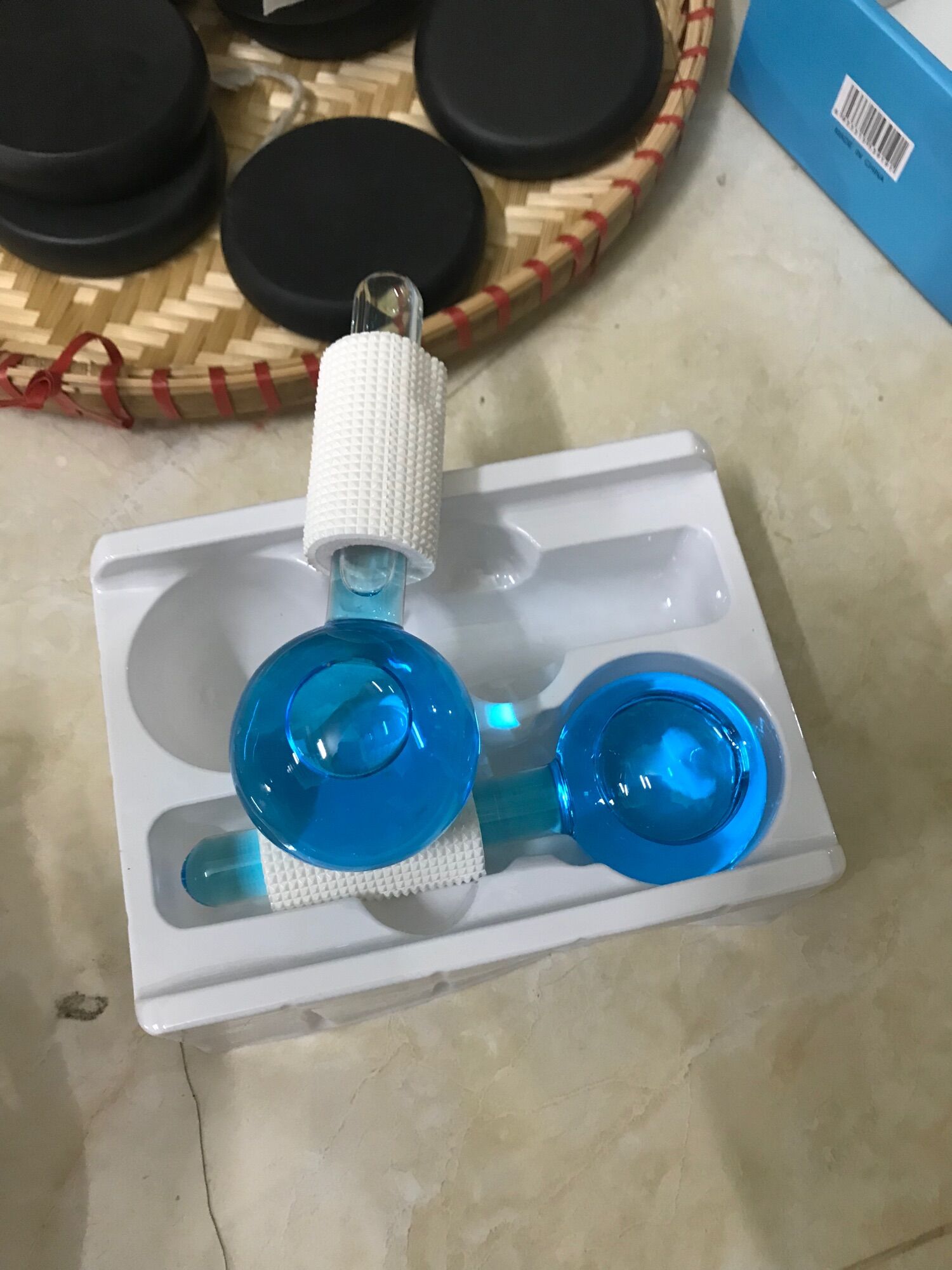 Quả cầu lạnh massage mặt đẩy tinh chất