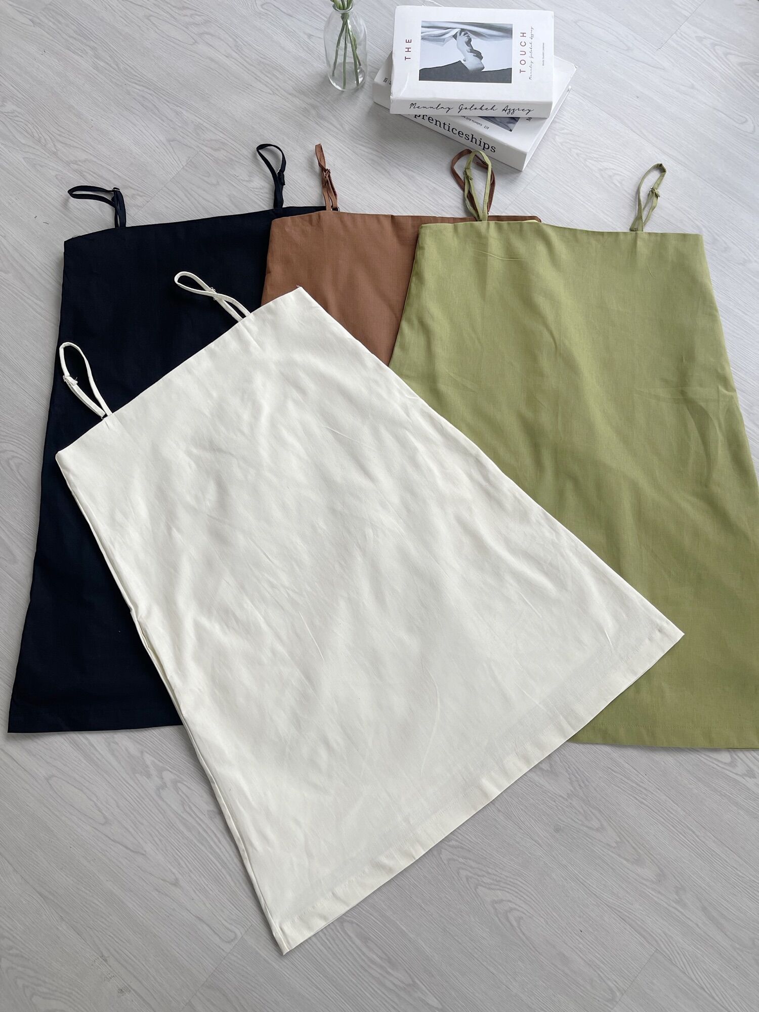 (Real photos, kerosene speed)🍩𝒏𝒆𝒘 𝒊𝒏 - Lenin basic dress🤎Dress halter piece Basic