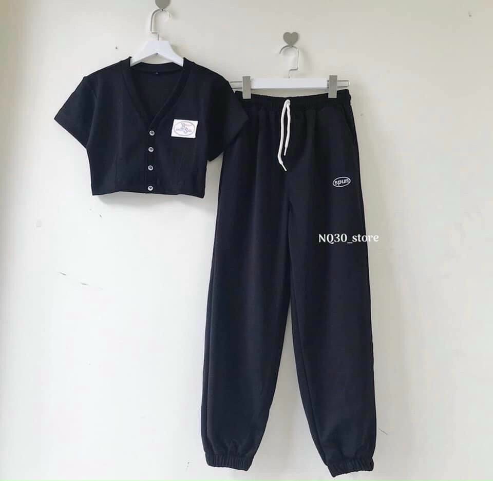 Áo croptop bae logo sịn xò