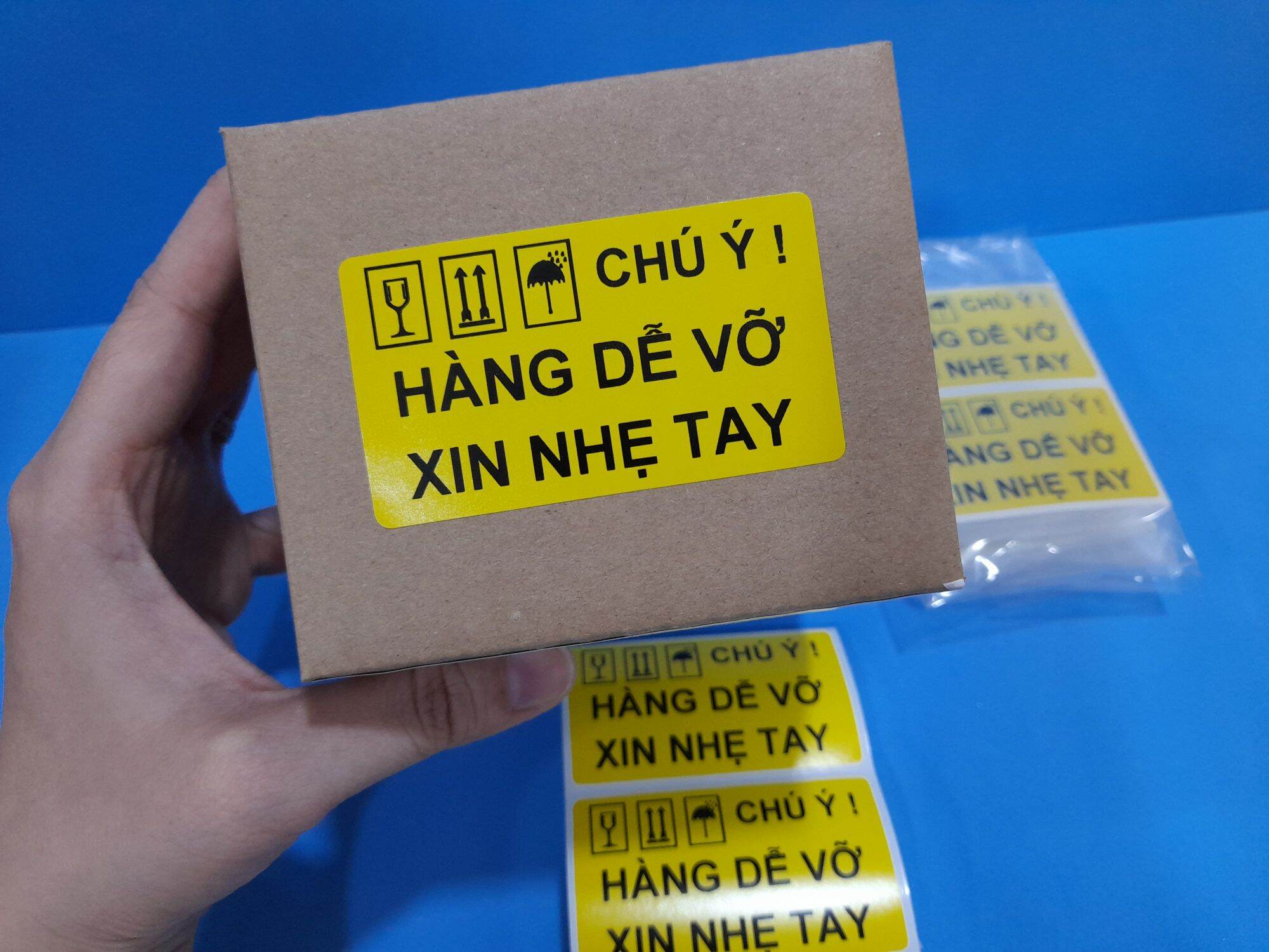 Combo 100 Tem decal Hàng dễ vỡ kích thước 7x4cm