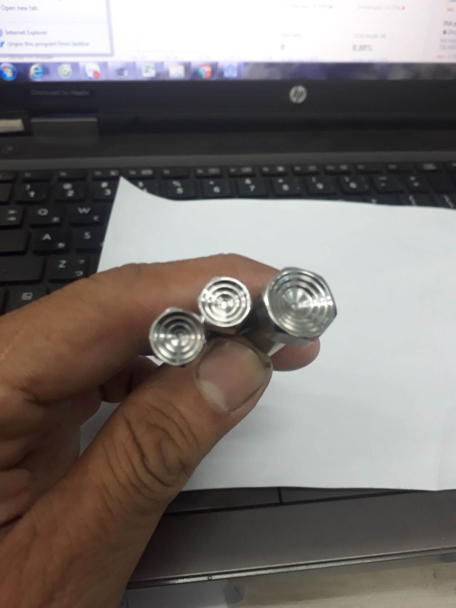 Ốc inox cùm tay thắng click , vario 2018