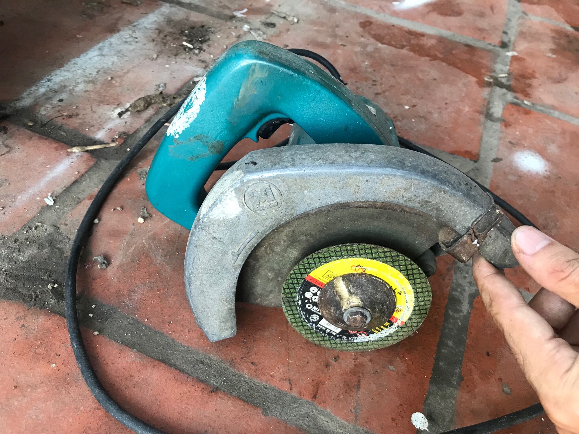 Máy cắt makita nhật bãi 100 v dùng ngon