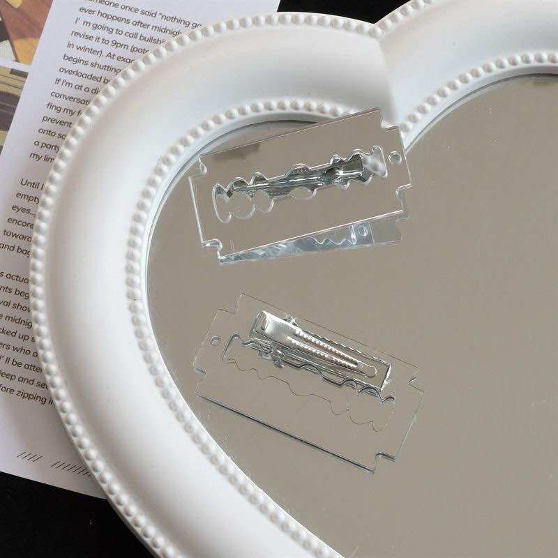 Kẹp tóc hình lưỡi lam 5cm độc lạ