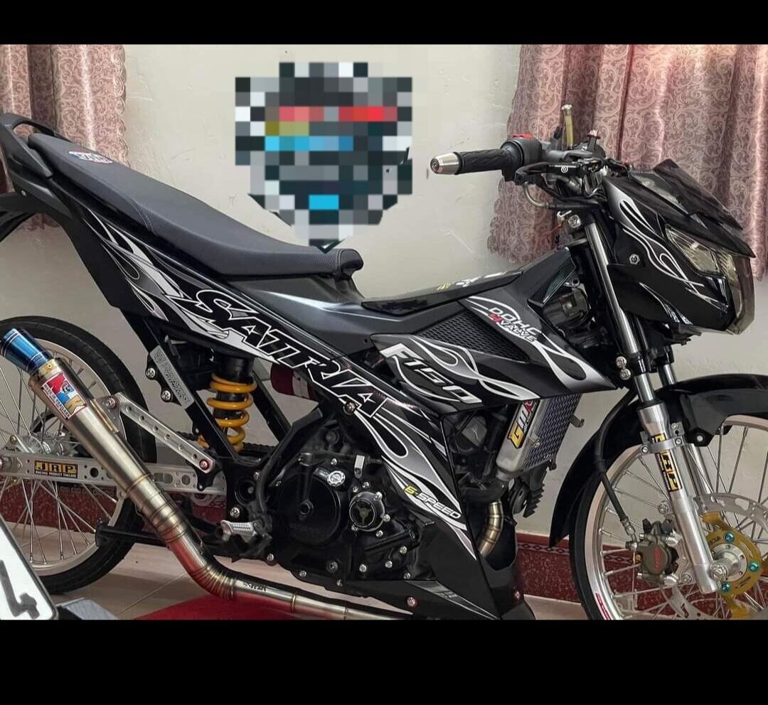 Tem rời satria đen mẫu lửa siêu đẹp tặng kèm sét logo, tem 3 lớp không bay màu