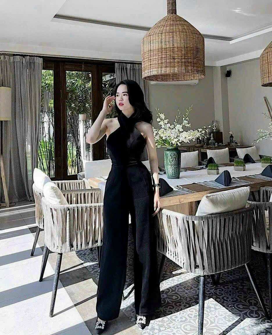 Jumpsuit cổ chéo thời trang