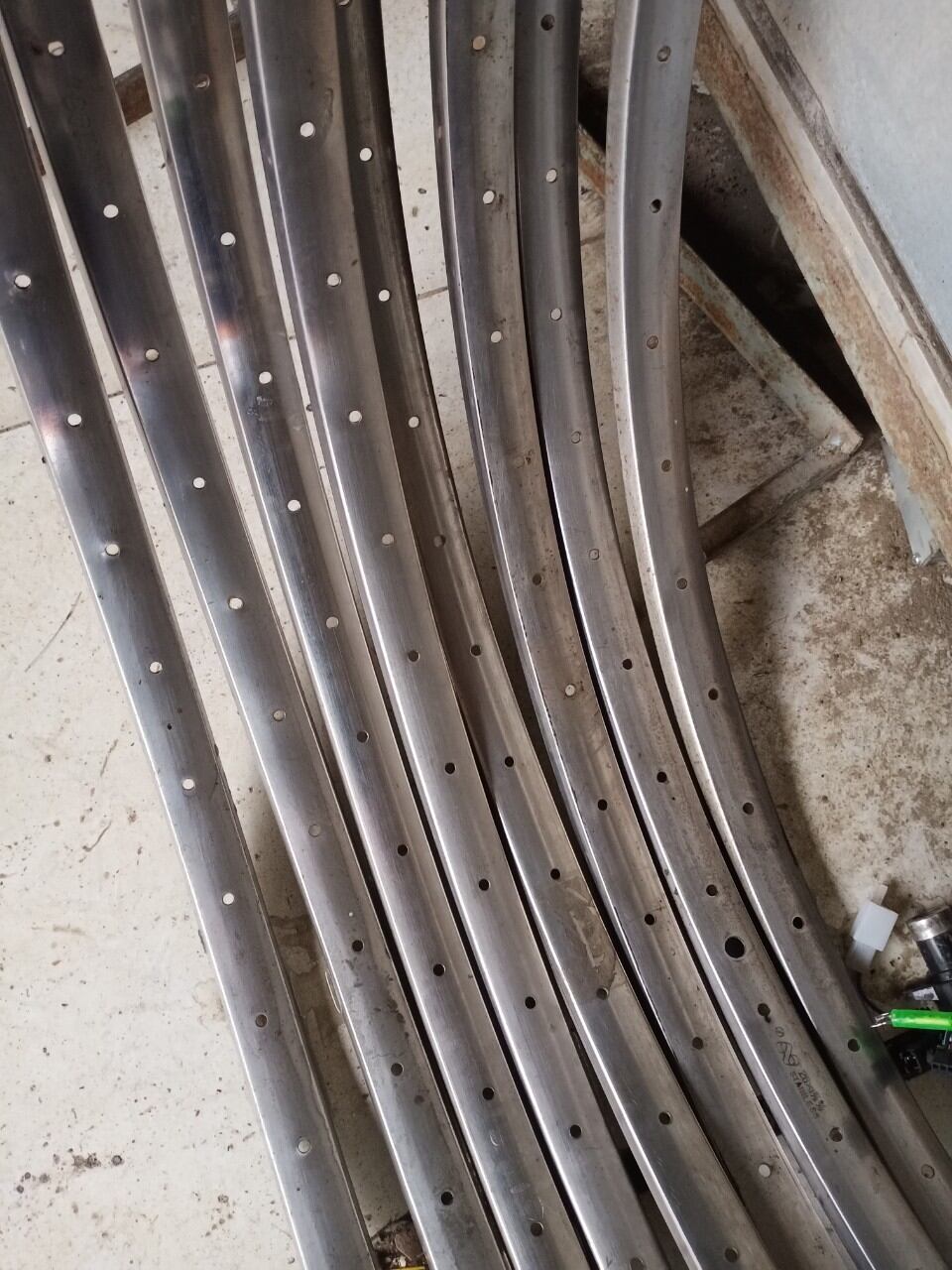 Vành niềng inox 26x13/8 xe đạp nhật cắn móp nhẹ