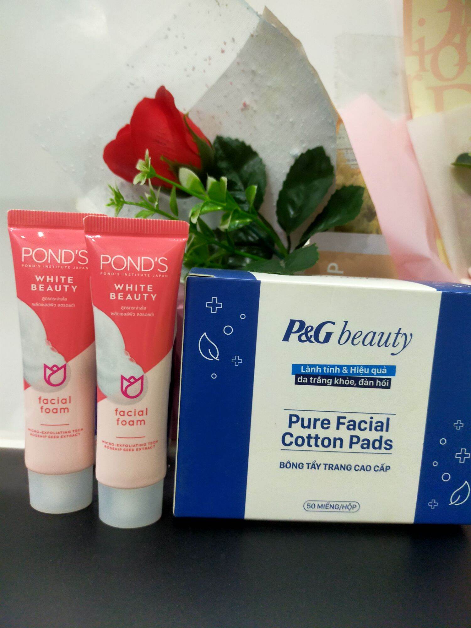 Com bo 2 Tuýp Sửa Rửa Mặt làm sáng da ponds15g tặng bông tẩy trang