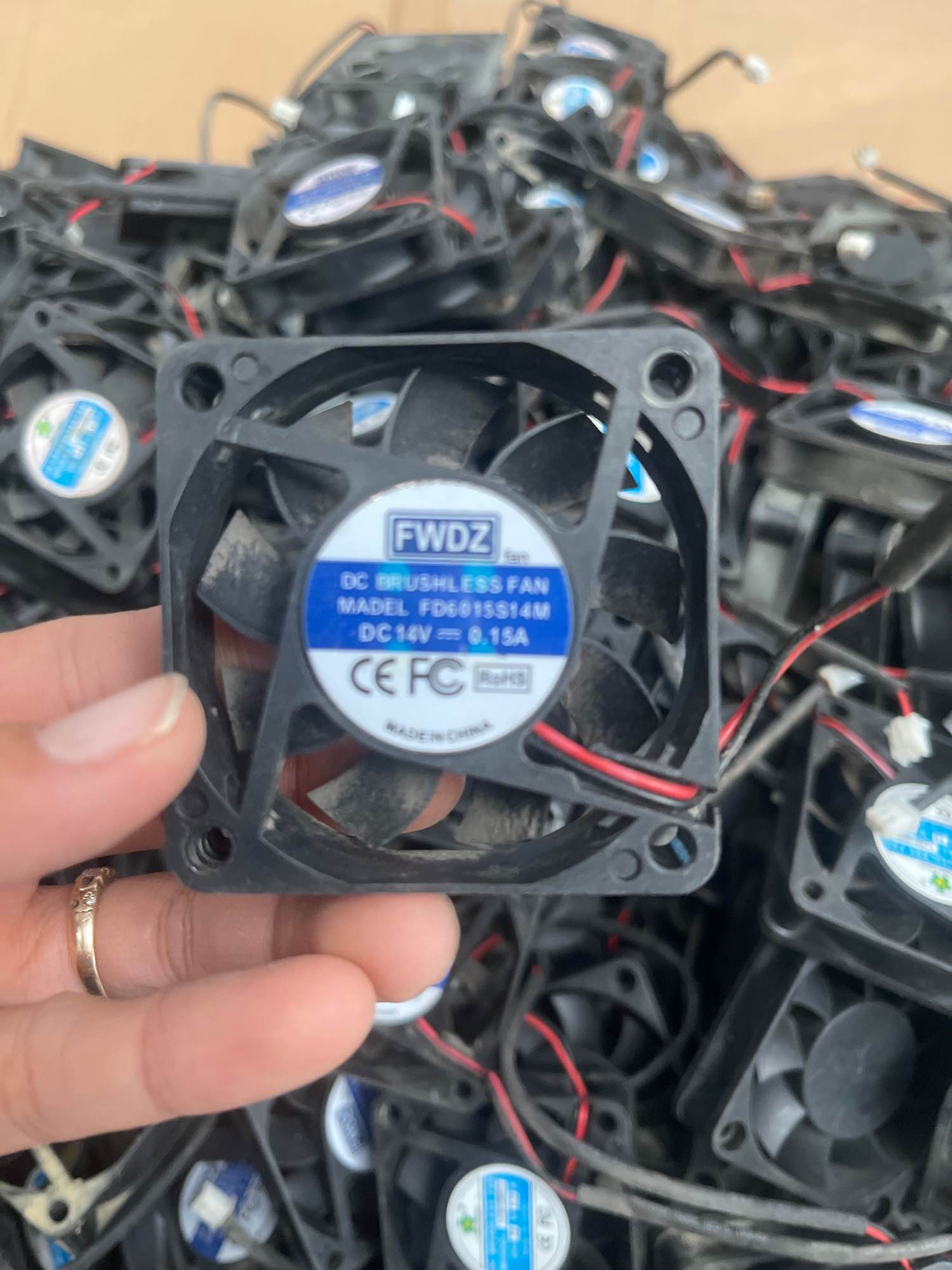 quạt Fan 14v 6x6x2cm dòng dưới 0.2A