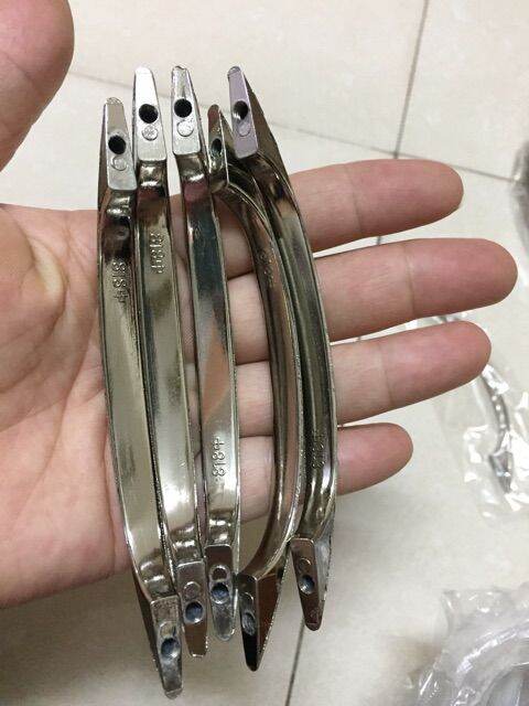 Tay lắm cửa tủ