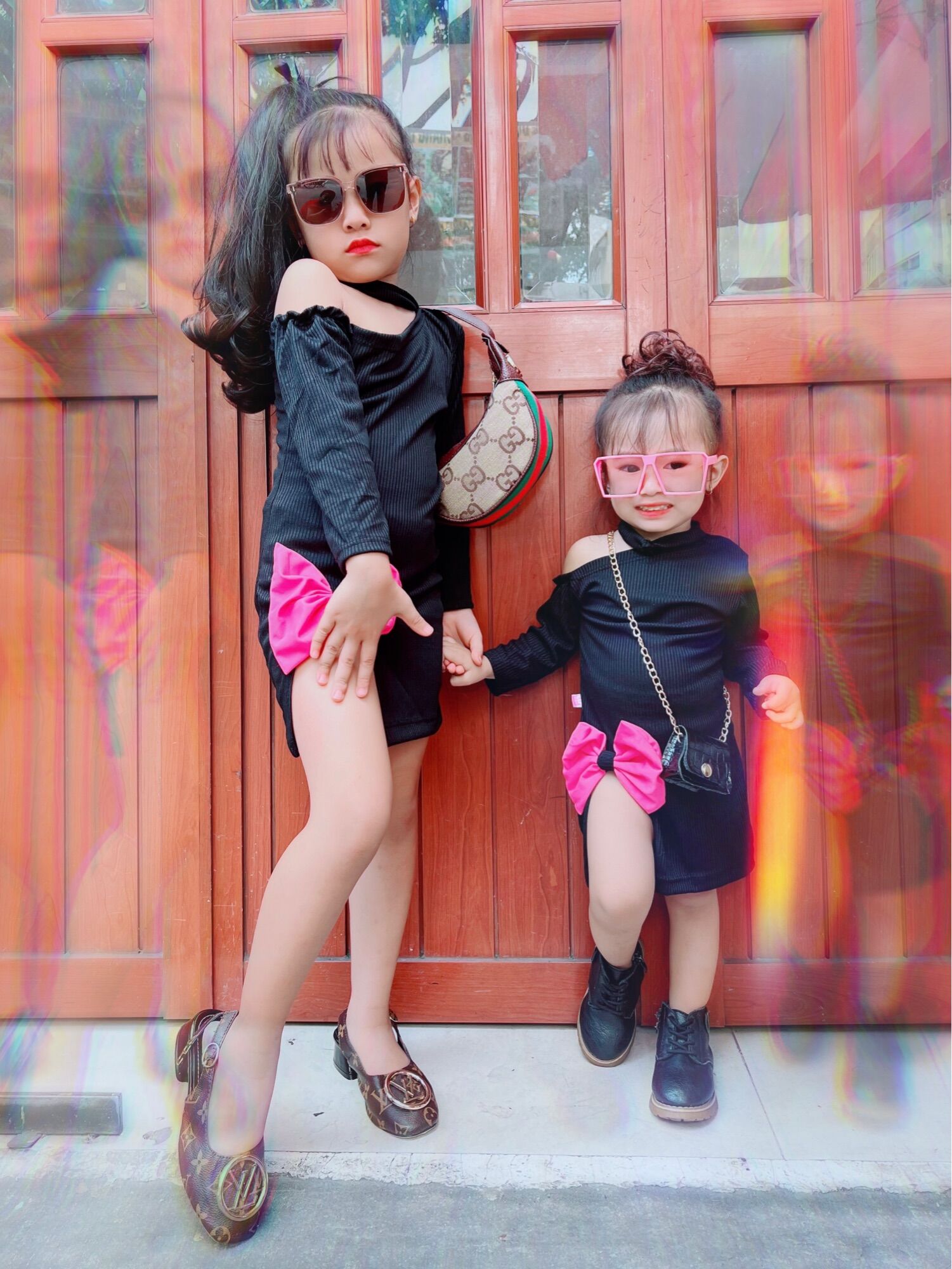 Đầm body xẻ tà phối nơ cho bé gái