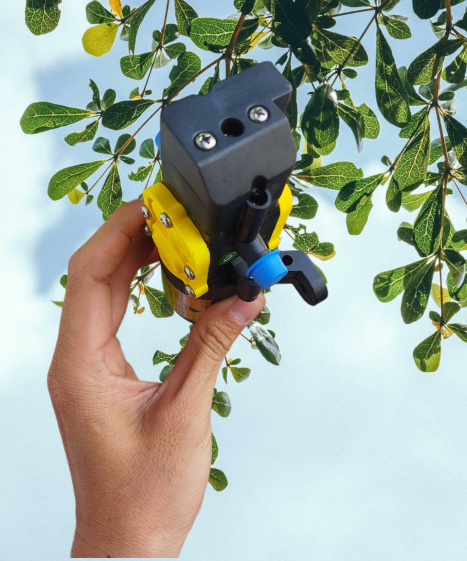 máy bơm  lắp bình phun thuốc trừ sâu mini 12v .
