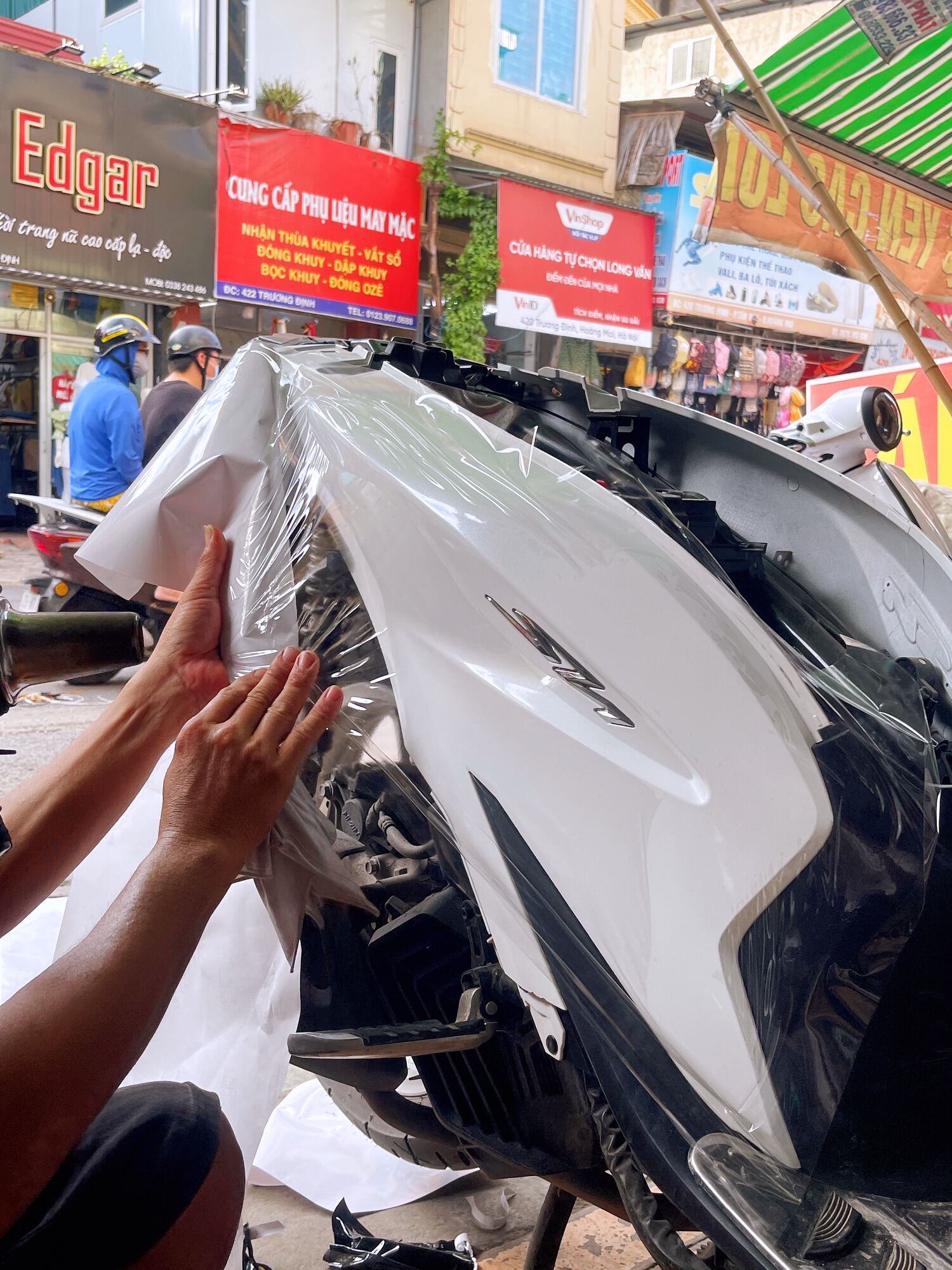 Decal niong trong suốt chuyên dán dán chống xước ô tô,xe máy,máy tính...